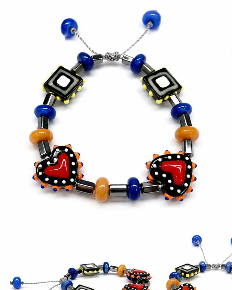 Pulsera Feria — Cerámica pintada a mano, hematita y acero, joyería artesanal Meissen Mia